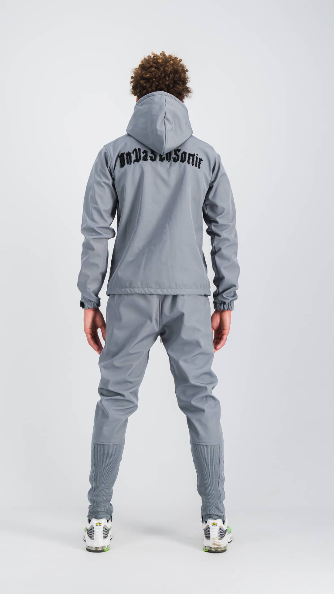 ENSEMBLE SOMBRE - GRIS