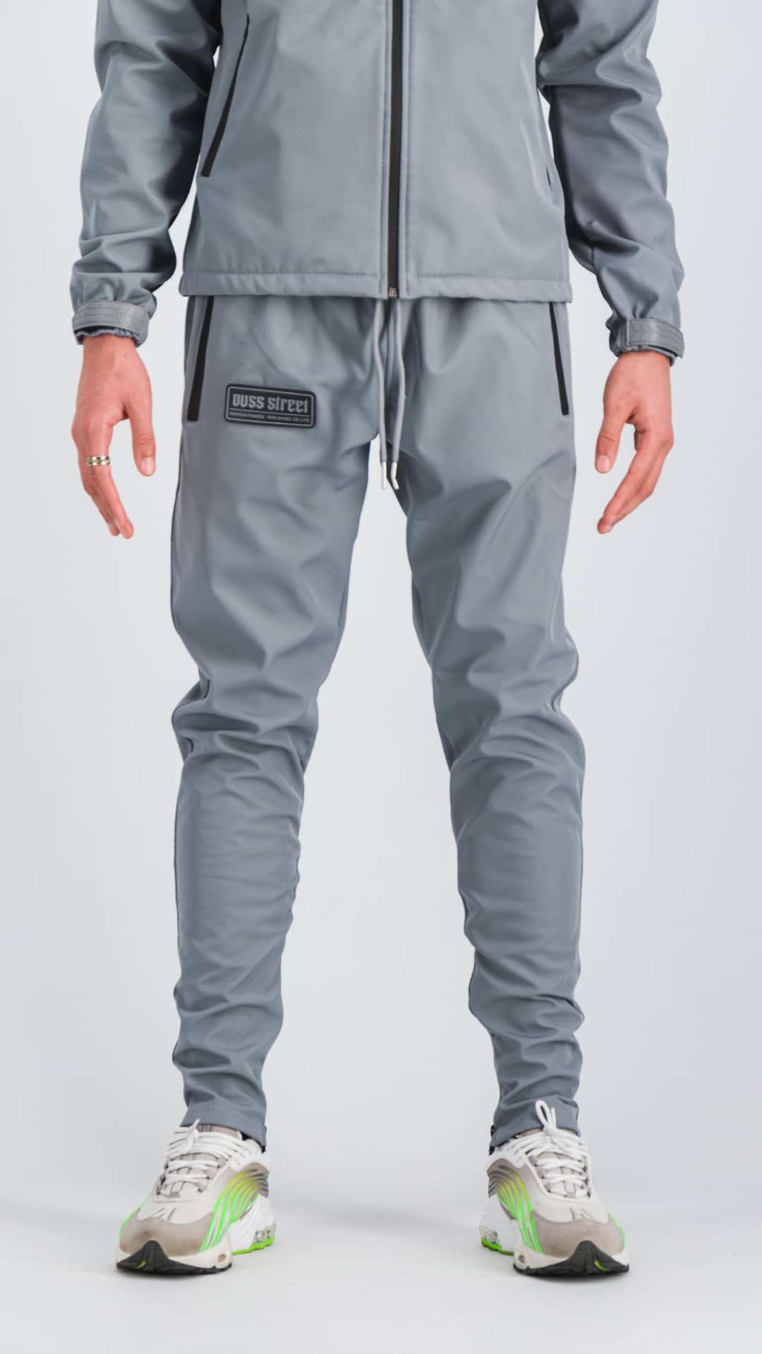 ENSEMBLE SOMBRE - GRIS